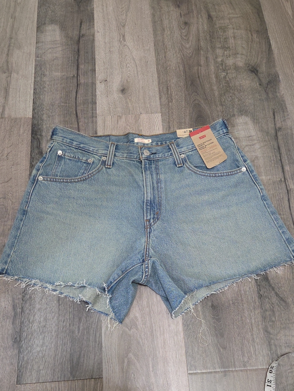 NWT Levi's Cinch Mid-Thigh Light Wash Denim Cutoff Shorts 100% Cotton High Rise - Picture 2 of 12